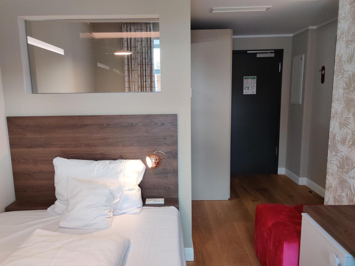 Amelie No 1 Hotel & Appartements 朗道因德普法尔茨 外观 照片