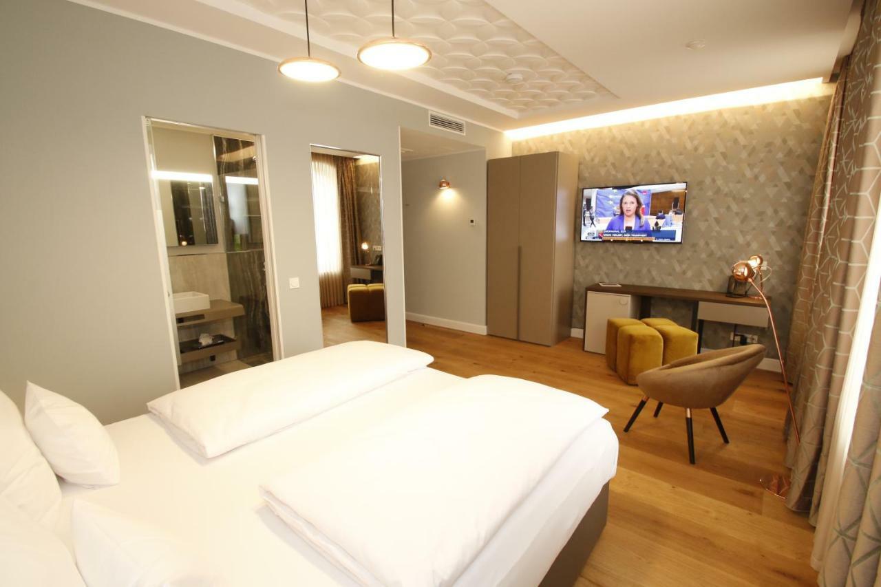 Amelie No 1 Hotel & Appartements 朗道因德普法尔茨 外观 照片