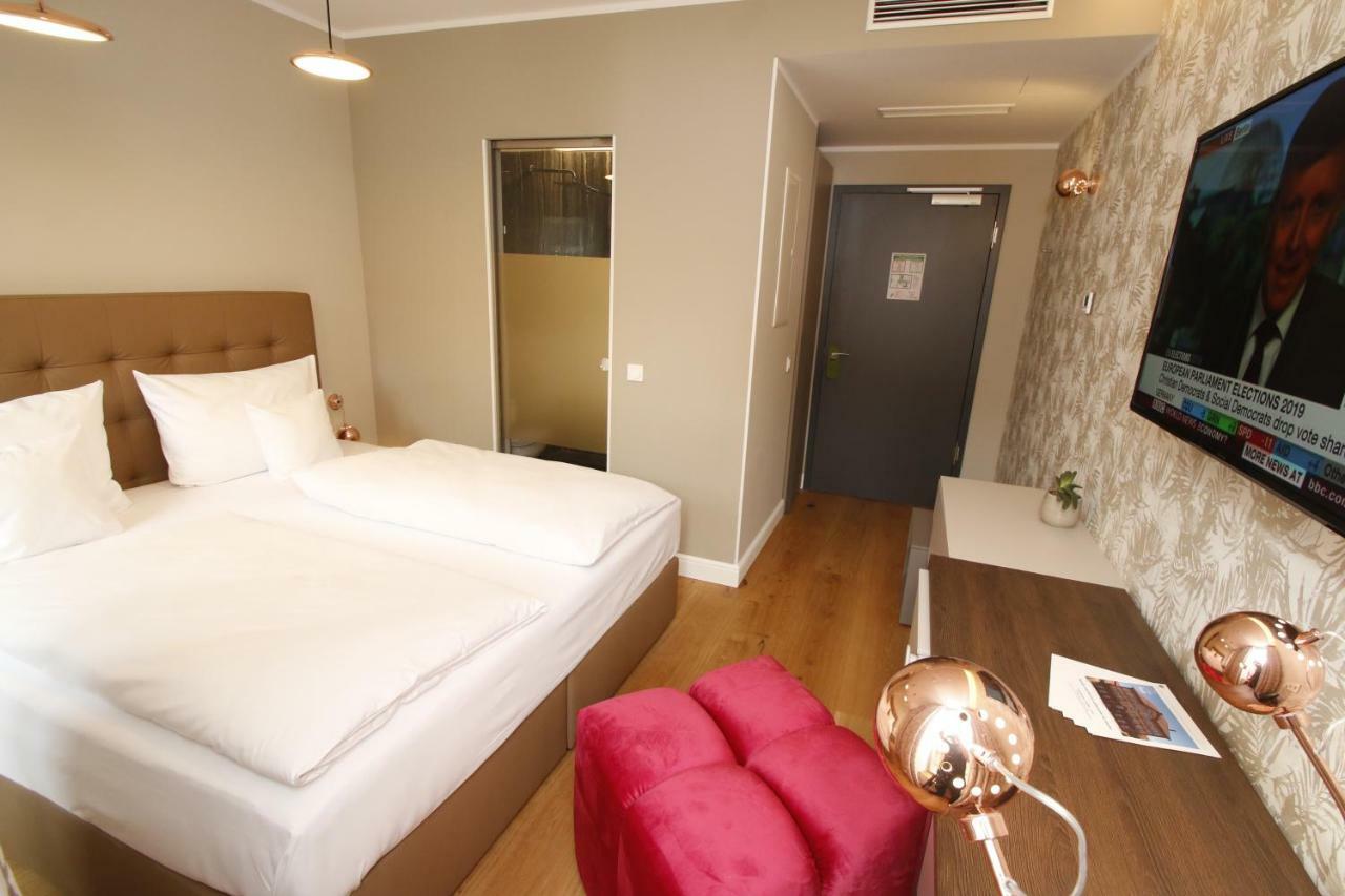 Amelie No 1 Hotel & Appartements 朗道因德普法尔茨 外观 照片
